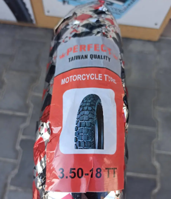 Шина на мотоцикл Иж 3.50-18 з камерою Тайвань шипована